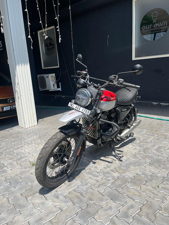 Yezdi scrambler 2023