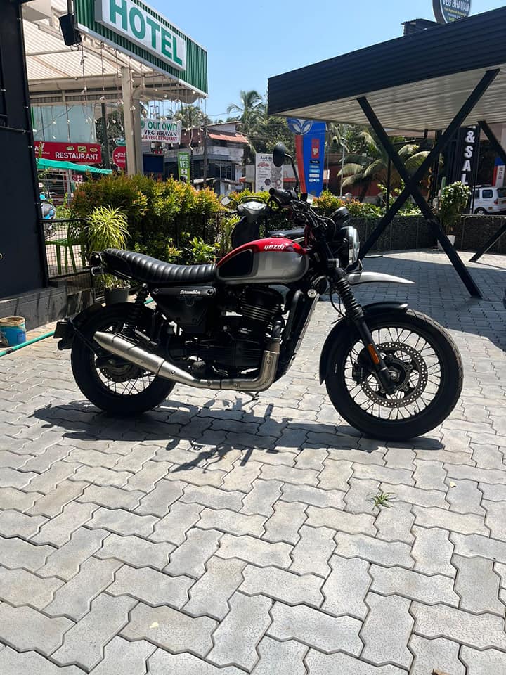 Yezdi scrambler 2023