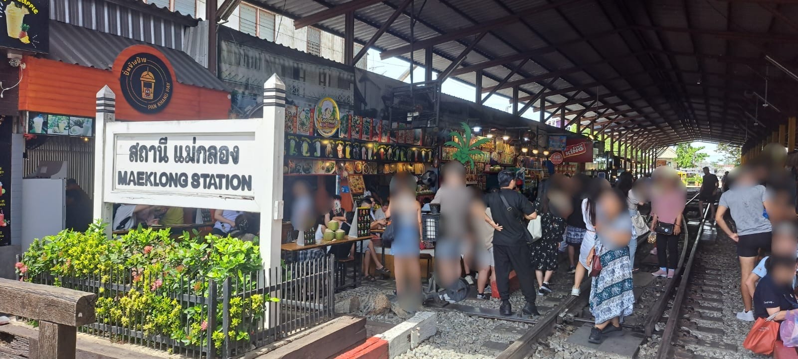 Maeklong Railway Market