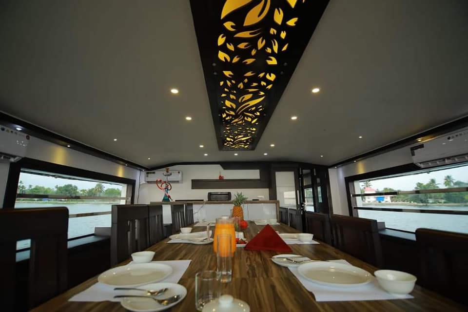Houseboat – Overnight