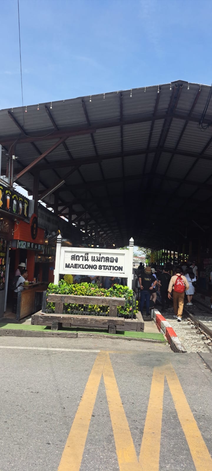 Maeklong Railway Market