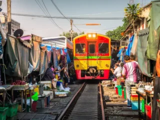 train-market