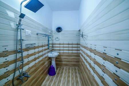 Holiday House – 4 BHK (FF)
