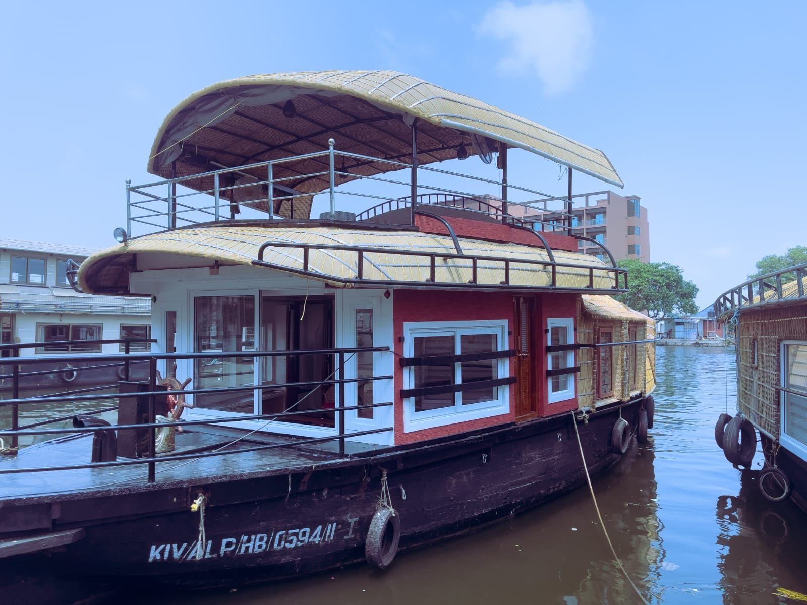 HOUSEBOAT PACKAGES