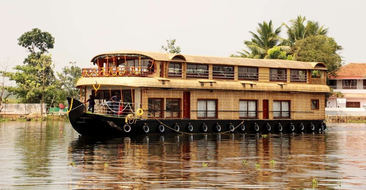 HOUSEBOAT PACKAGES