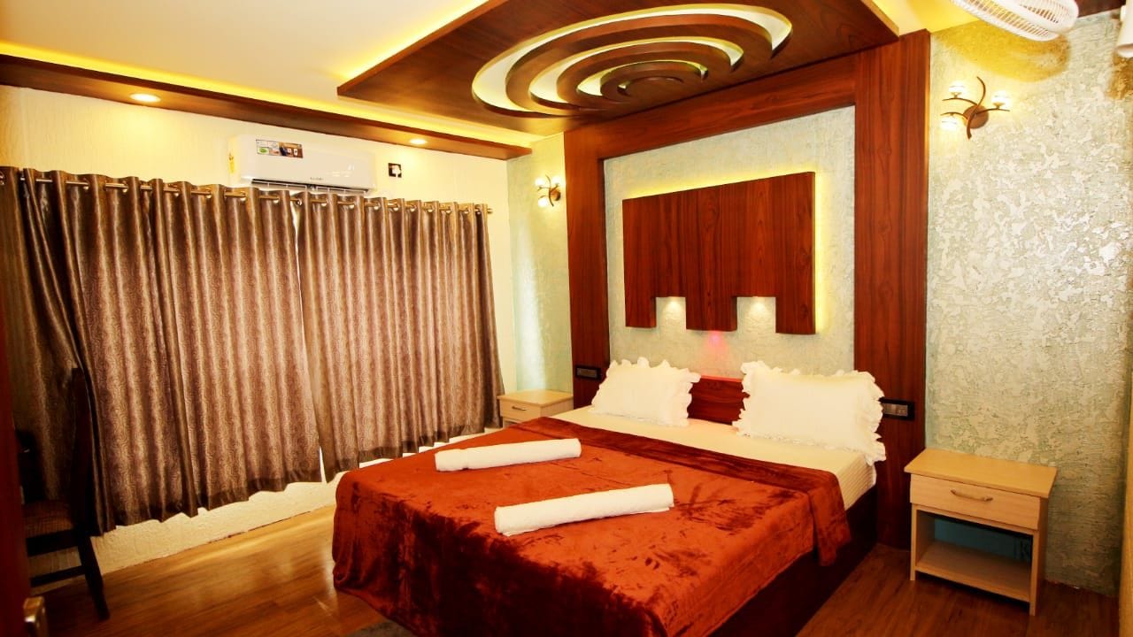 HOUSEBOAT PACKAGES