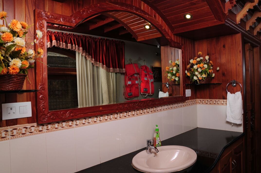 HOUSEBOAT PACKAGES