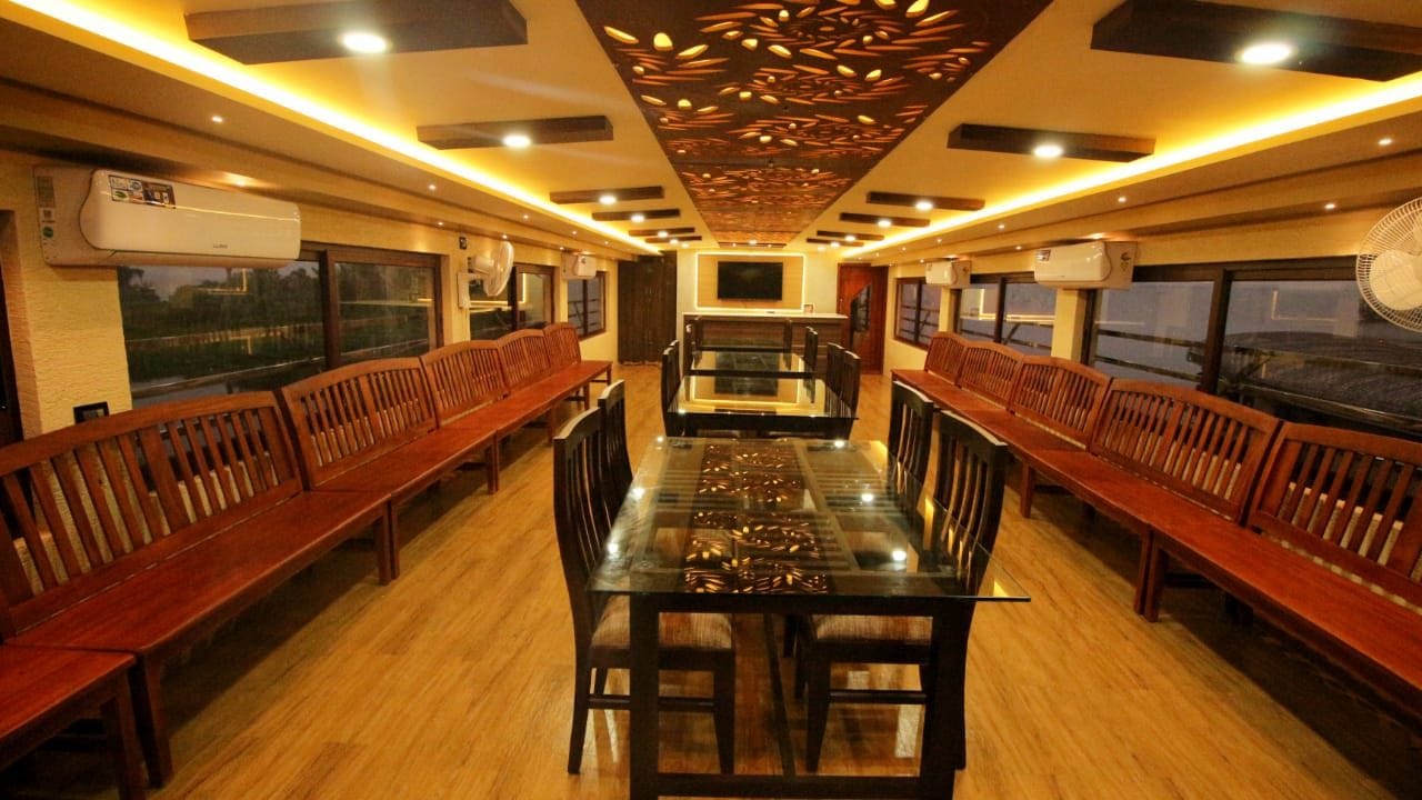 HOUSEBOAT PACKAGES