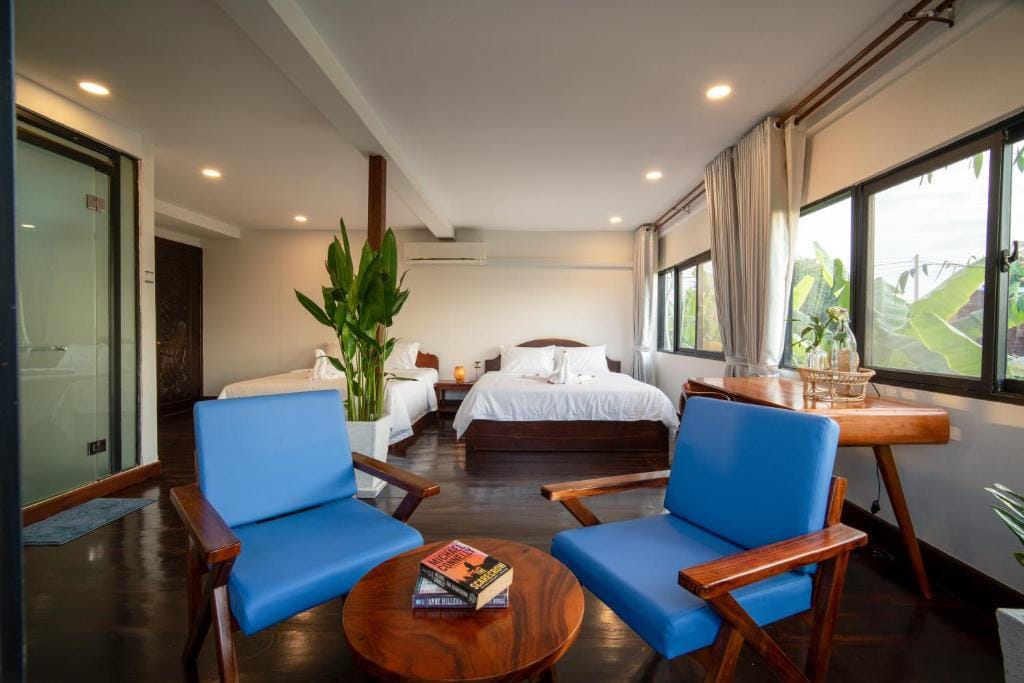 Pomelo Travel Outpost Hotel