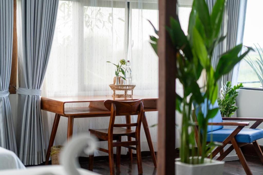 Pomelo Travel Outpost Hotel