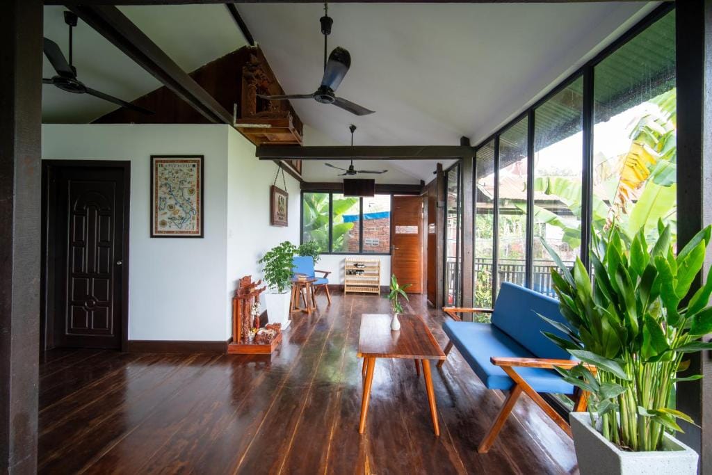 Pomelo Travel Outpost Hotel