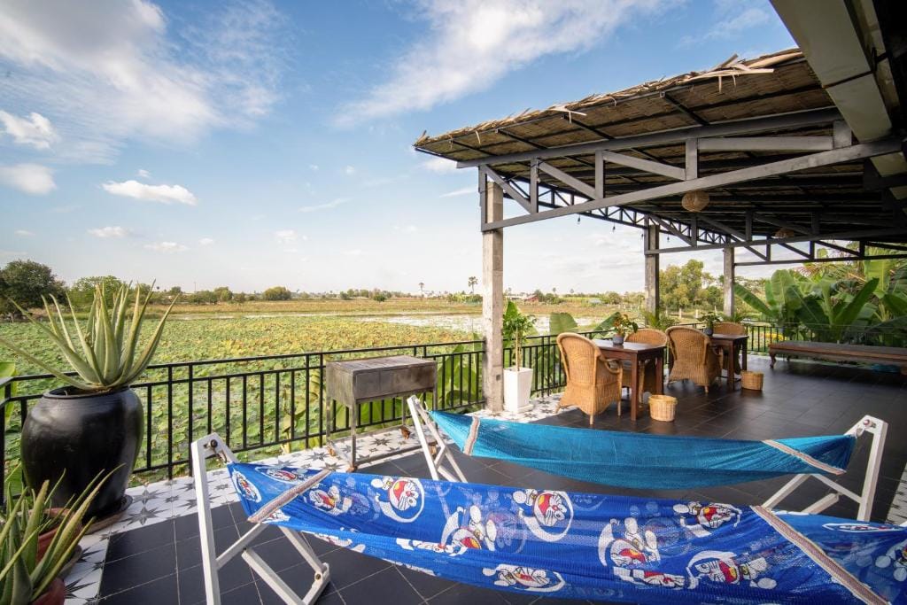 Pomelo Travel Outpost Hotel