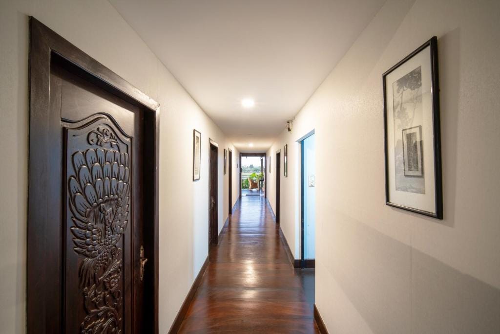 Pomelo Travel Outpost Hotel