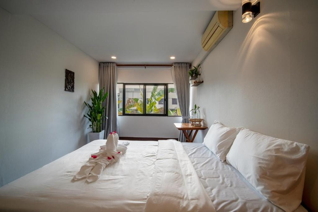 Pomelo Travel Outpost Hotel