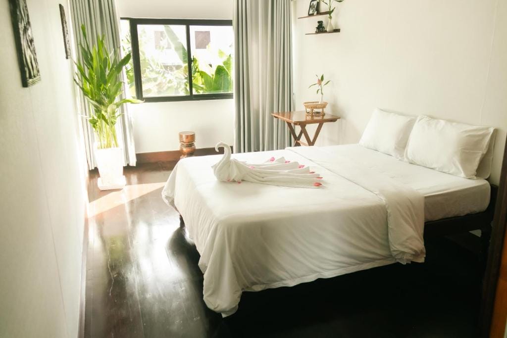 Pomelo Travel Outpost Hotel