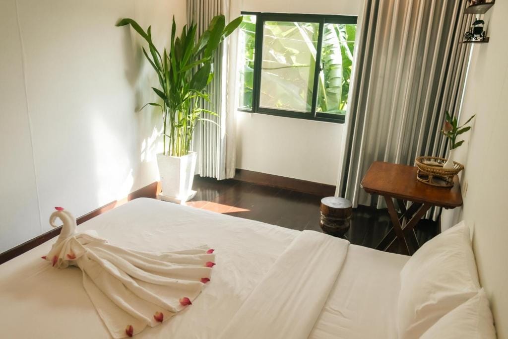 Pomelo Travel Outpost Hotel