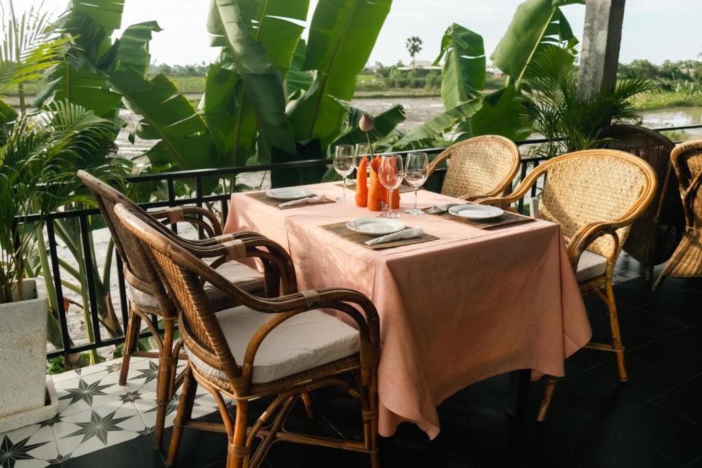 Pomelo Travel Outpost Hotel